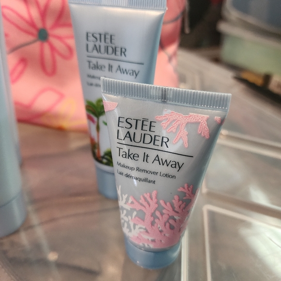 Clinique Pink Floral Cosmetic Bag with Estée Lauder Skincare Set - Picture 5 of 6